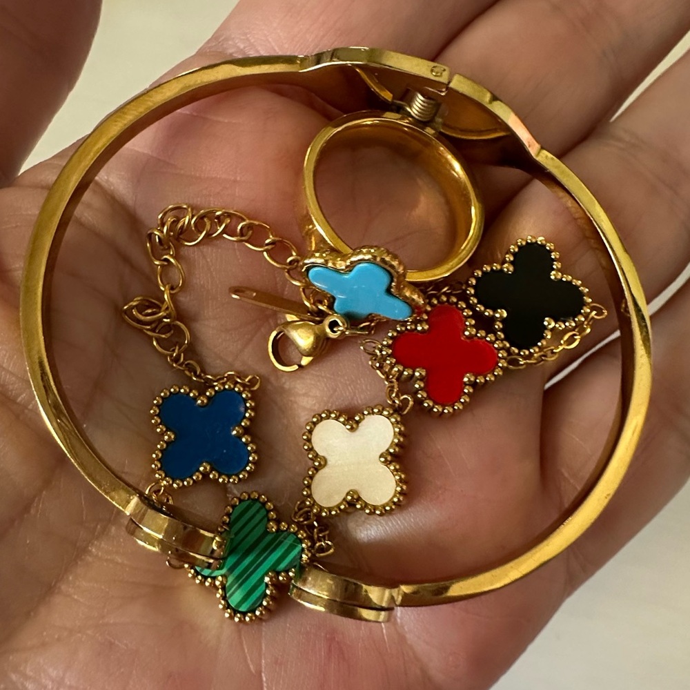 Bundle of three mother of pearl  Clover Design - Picture 9 of 9